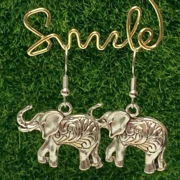 Elephant Earring, African Earring, Safari Earring, Gift idea, Elephant Jewelry - Picture 1 of 9